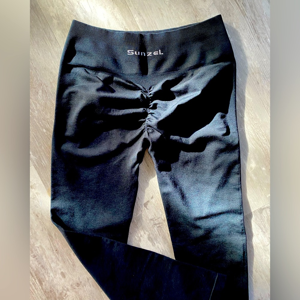 Scrunch butt leggings for workout. Make your butt look hot! 🔥